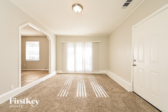 Foto del edificio - 2851 Woodfield Dr