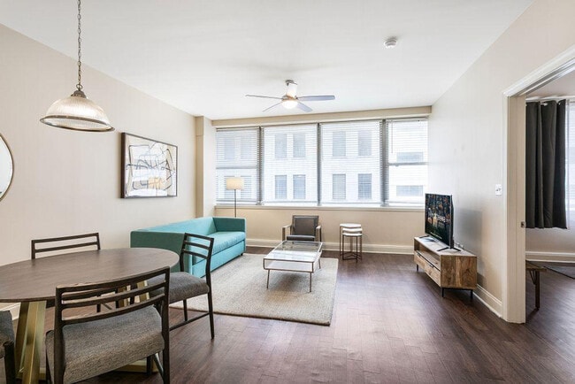 Building Photo - 925 Common St