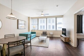 Building Photo - 925 Common St