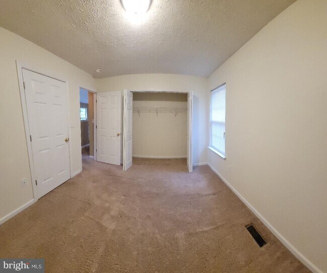 Building Photo - 8911 Leeds Ct