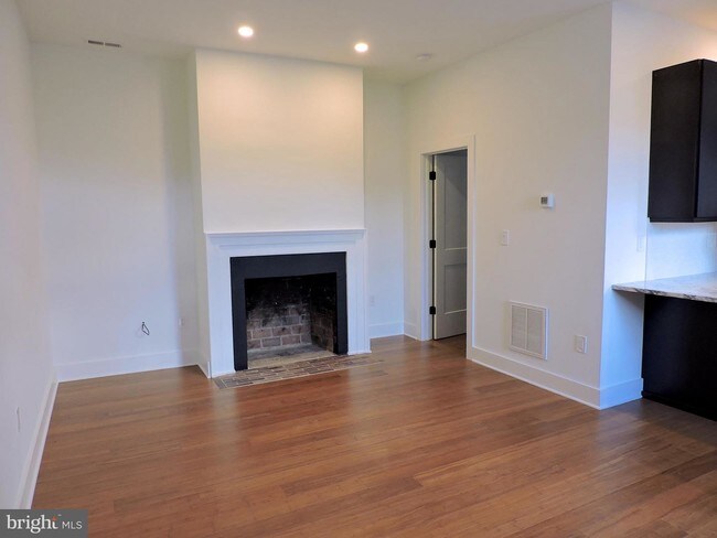 Building Photo - 411 N Loudoun St
