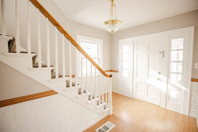 Foto del edificio - Beautiful three bedroom spacious house wit...