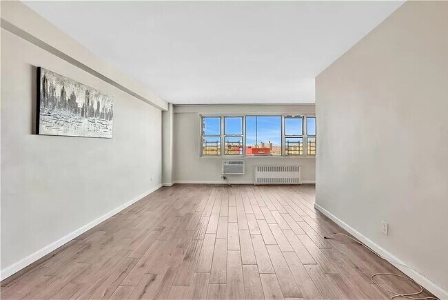 Foto del edificio - 1 BEDROOM APARTMENT AVAILABLE FOR RENT