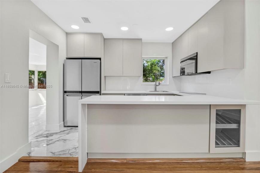Primary Photo - 3 bedroom in Miami FL 33154