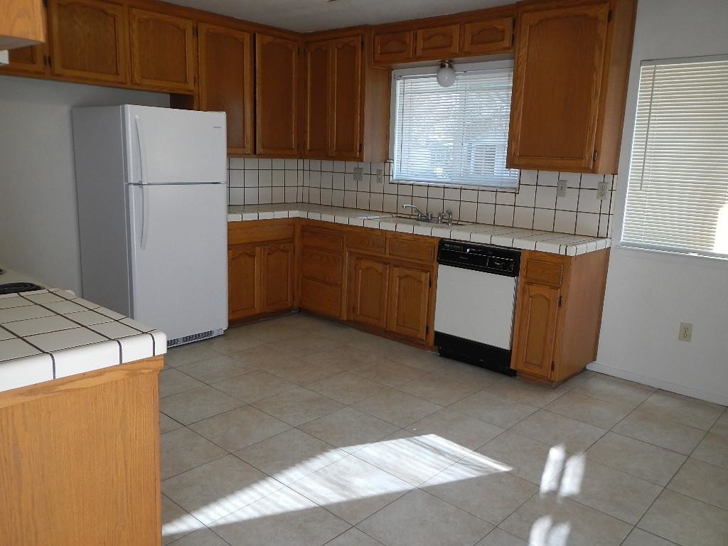 Primary Photo - 14046 HACKETT ST. #2B