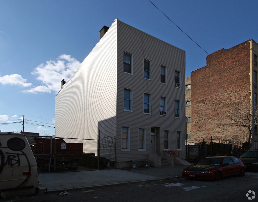  - 14 Harrison Pl