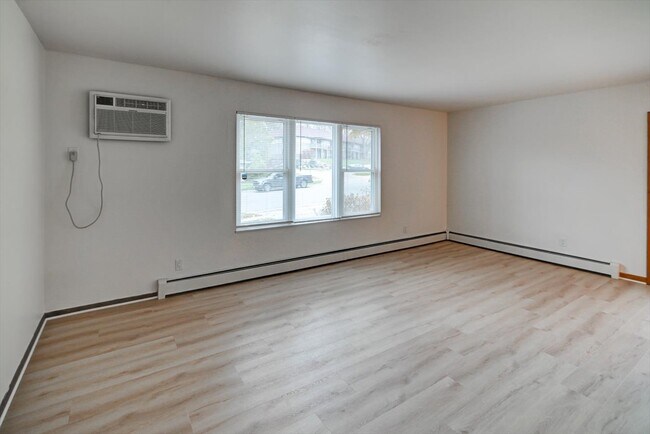 Foto del edificio - 7203 Fortune Dr