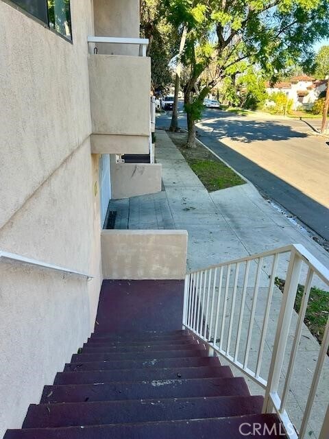 Foto del edificio - 5821 Sylmar Ave