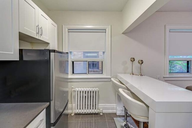 Photo - 320-342 Avenue Road Apartments