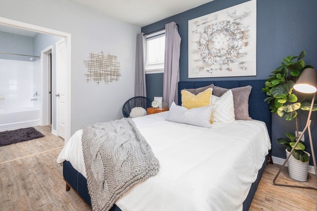 Building Photo - Luxe At 1820