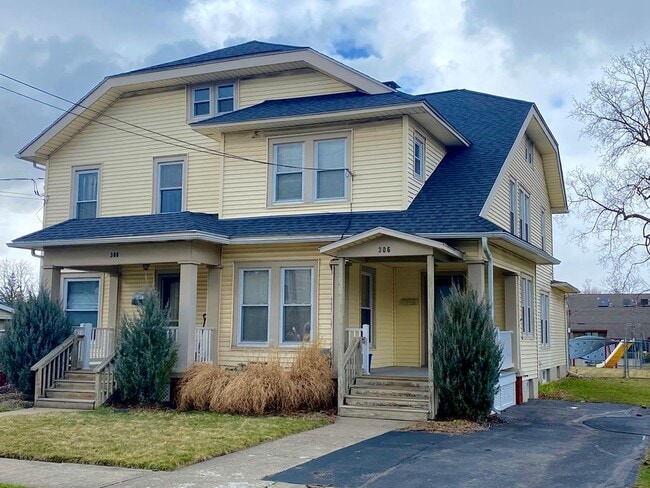Building Photo - 306 Steuben St
