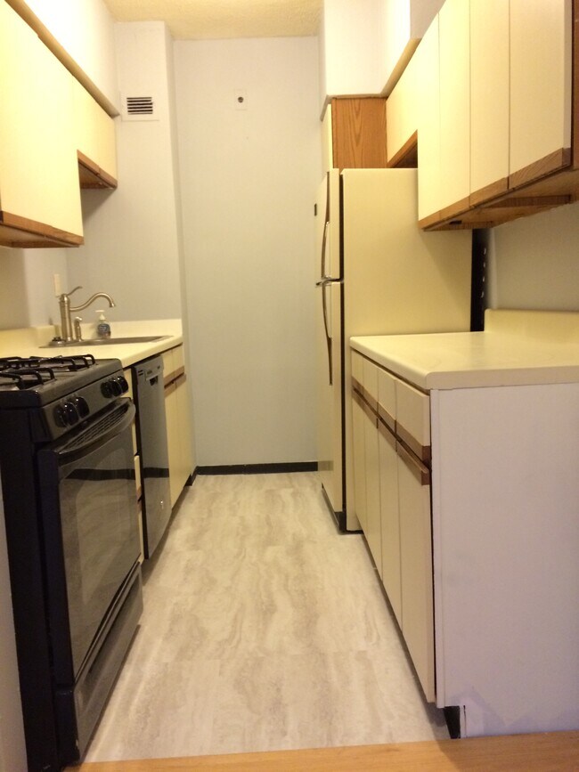 Kitchen - 1711 Massachusetts Ave NW