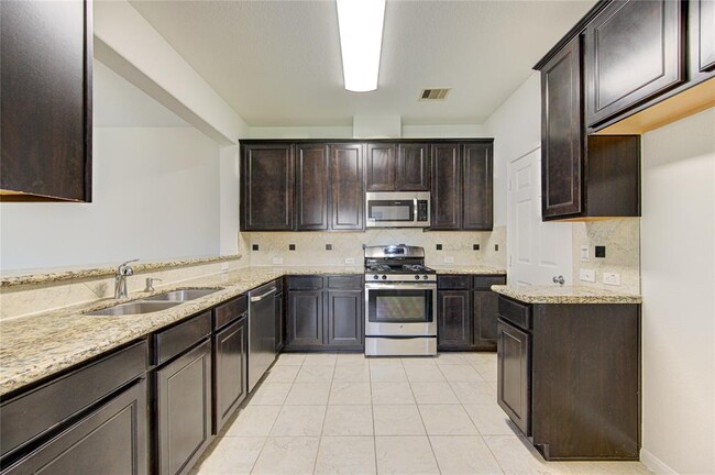 Building Photo - 3807 Waterford Bend