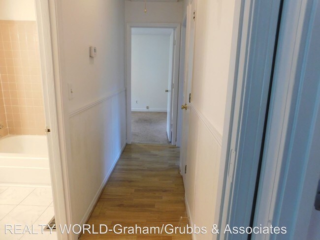 Foto del edificio - 3 br, 2 bath House - 505 Turnpike Road