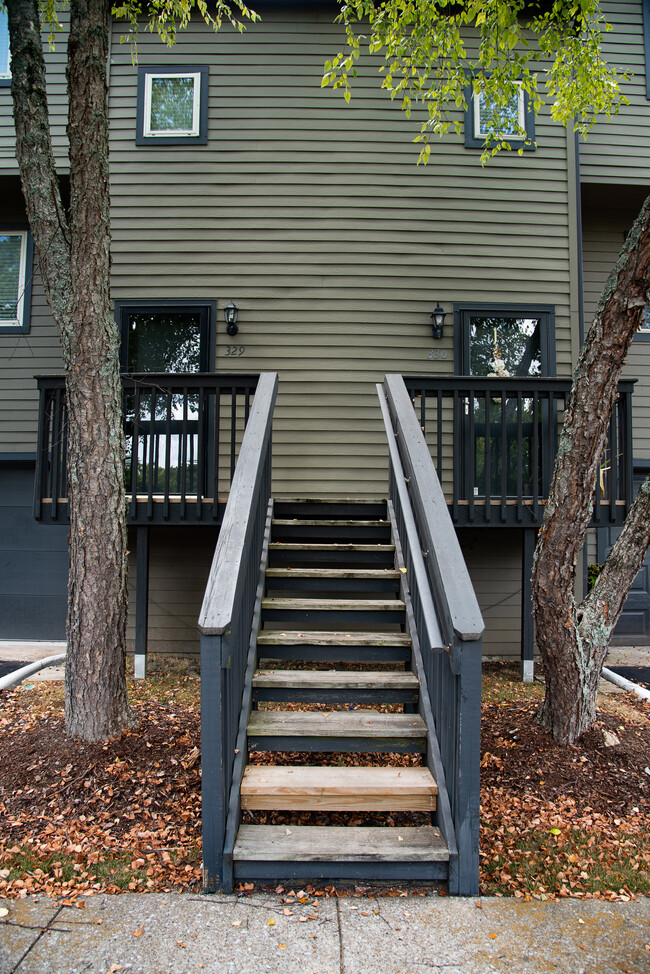 Building Photo - 329 Summit Ridge Cir