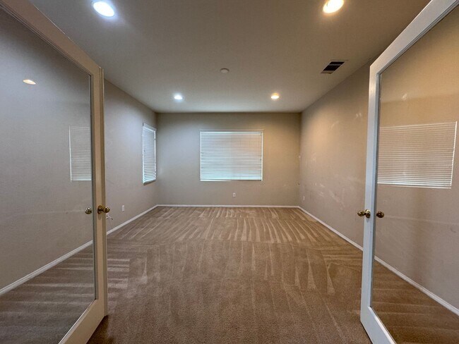 Building Photo - Spacious 5 Bedroom House in Murrieta
