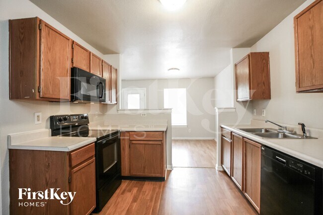 Foto del edificio - 16773 Lowell Dr
