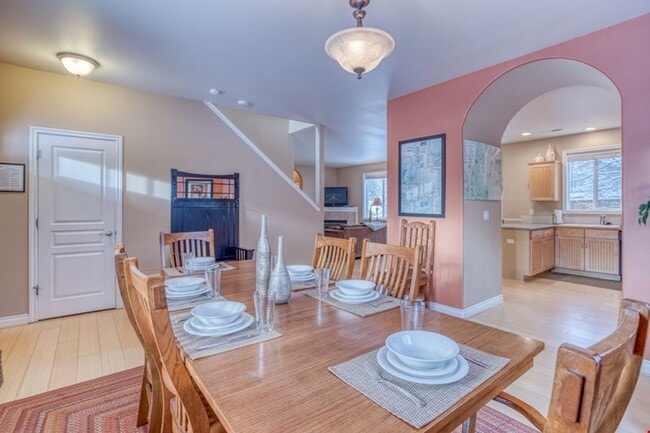 Building Photo - Furnished 3 Bedroom only 24 minutes from M...