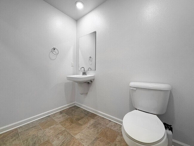 Foto del edificio - Beautiful 3B/2.5BA Townhome in Vista for R...