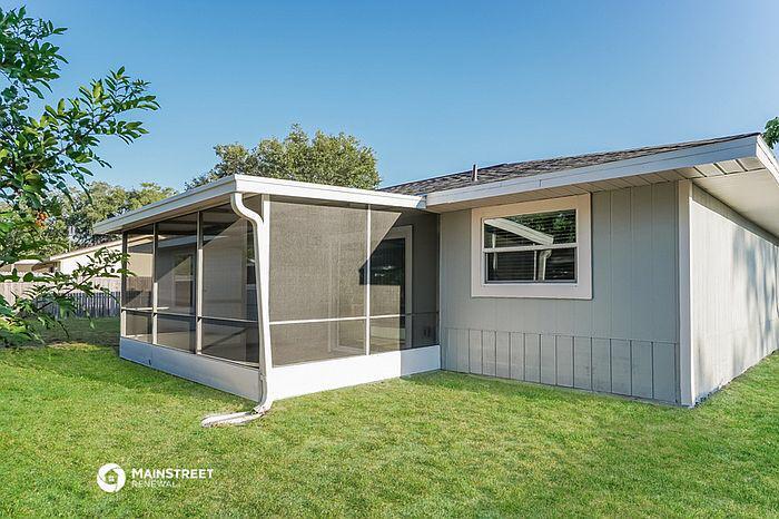 Description:this 3 beds 2 baths has 1269square feet of living space - 15863 Willoughby Ln