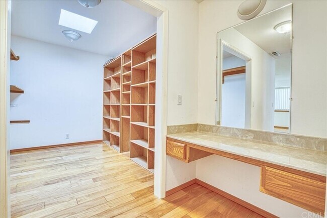 Foto del edificio - 5 Bedroom 3-bathroom Large single level home!