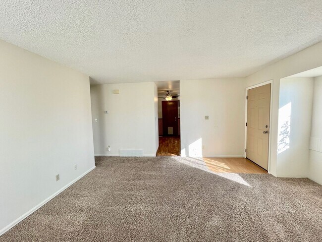 Building Photo - 2 Bedroom 1 Bath Rancher in Constitution Hills and Minutes to Peterson AFB