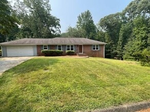 Building Photo - 2130 Sedalia Ct