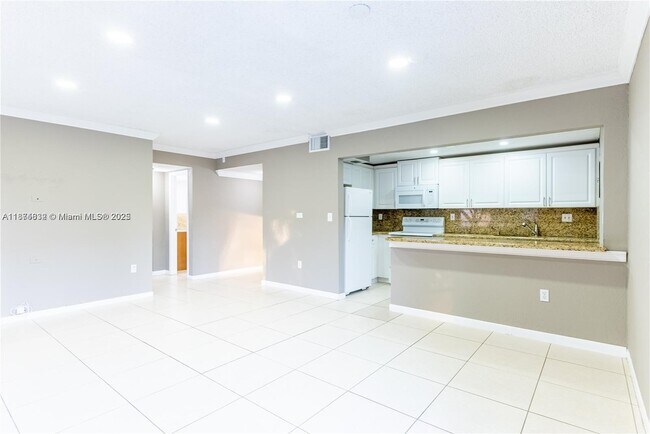 Foto del edificio - 17600 NW 68th Ave