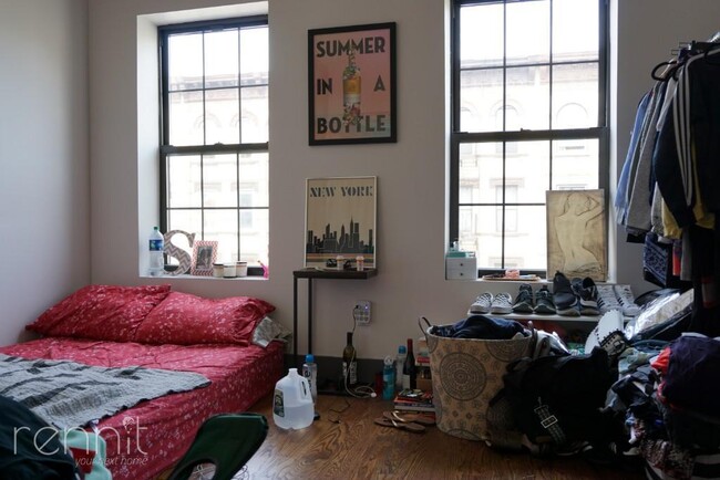 Foto del edificio - 726 Knickerbocker Ave