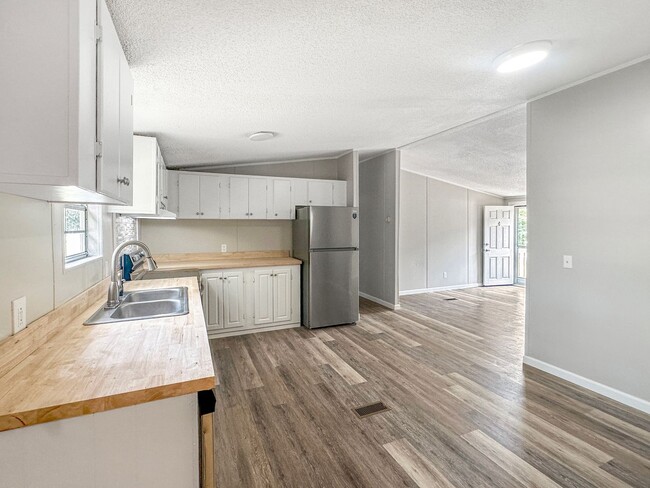 Building Photo - REMODELED 3BD 2BA HOME FOR RENT!