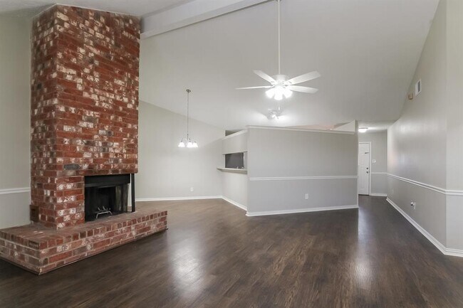 Foto del edificio - 3818 Rosemont Dr