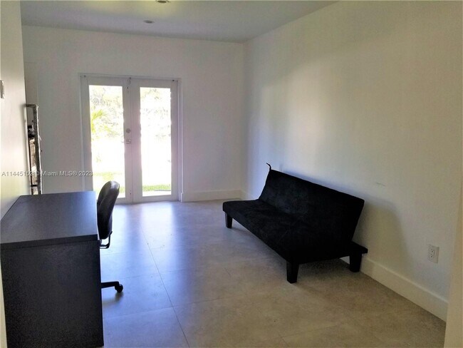 Foto del edificio - 3211 NW 20th St