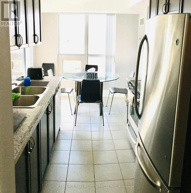 Building Photo - 4900 Glen Erin Dr