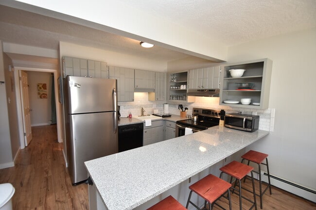 Foto del edificio - 833 Straight Creek Dr