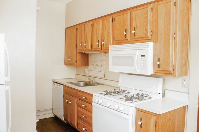 Foto del edificio - 3 Bedroom Home On Campus