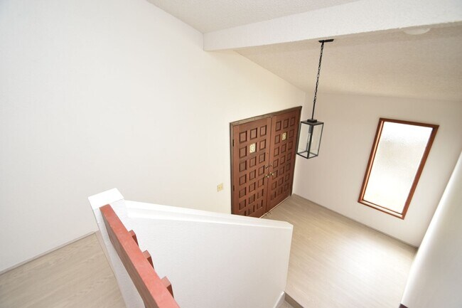 Building Photo - Newtown Estates - SFH Partly Furnished 4 B...