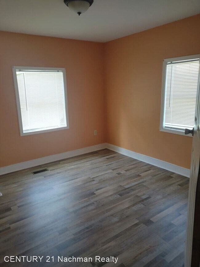 Building Photo - 2 br, 1 bath House - 953 North Newtown Road