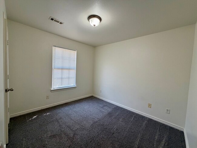 Foto del edificio - 297 Graystone Cir
