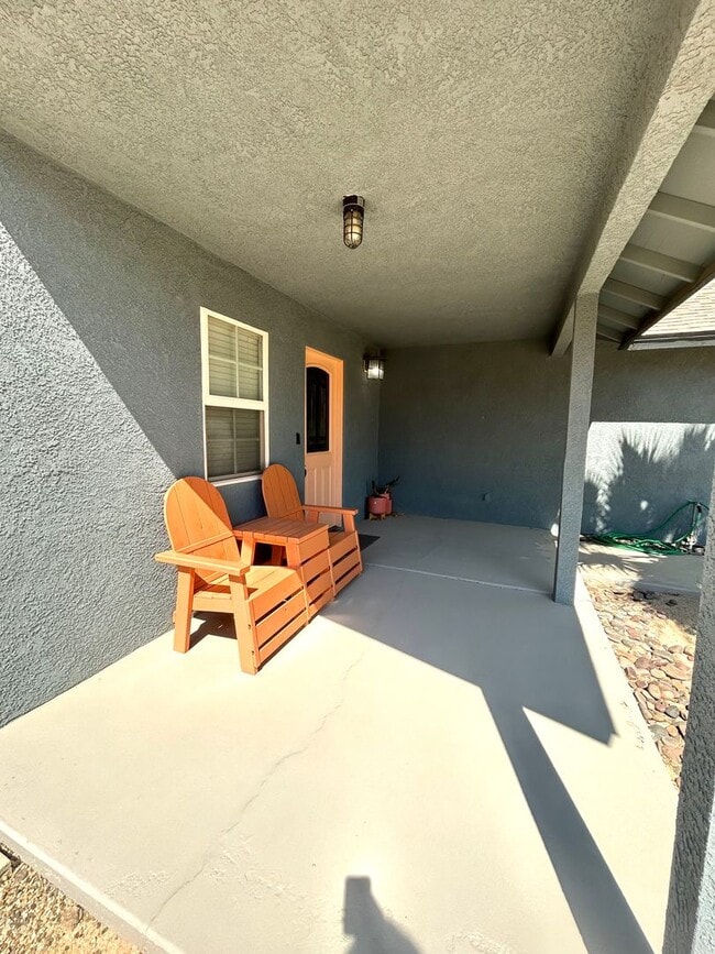 Foto del edificio - Furnished 3 Bedroom 2 Bathroom Home