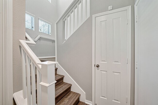Foto del edificio - 77 Woodlily Pl
