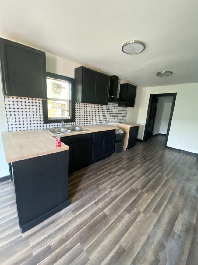 Building Photo - Cute 3bedroom 1bath