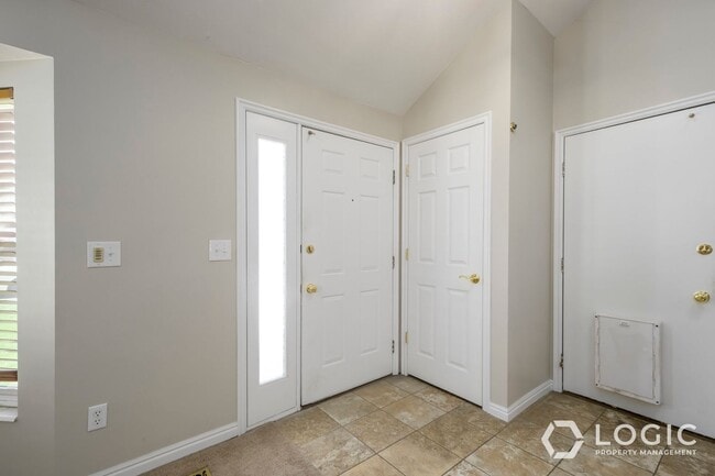 Building Photo - Stunning Home In Excellent Location!