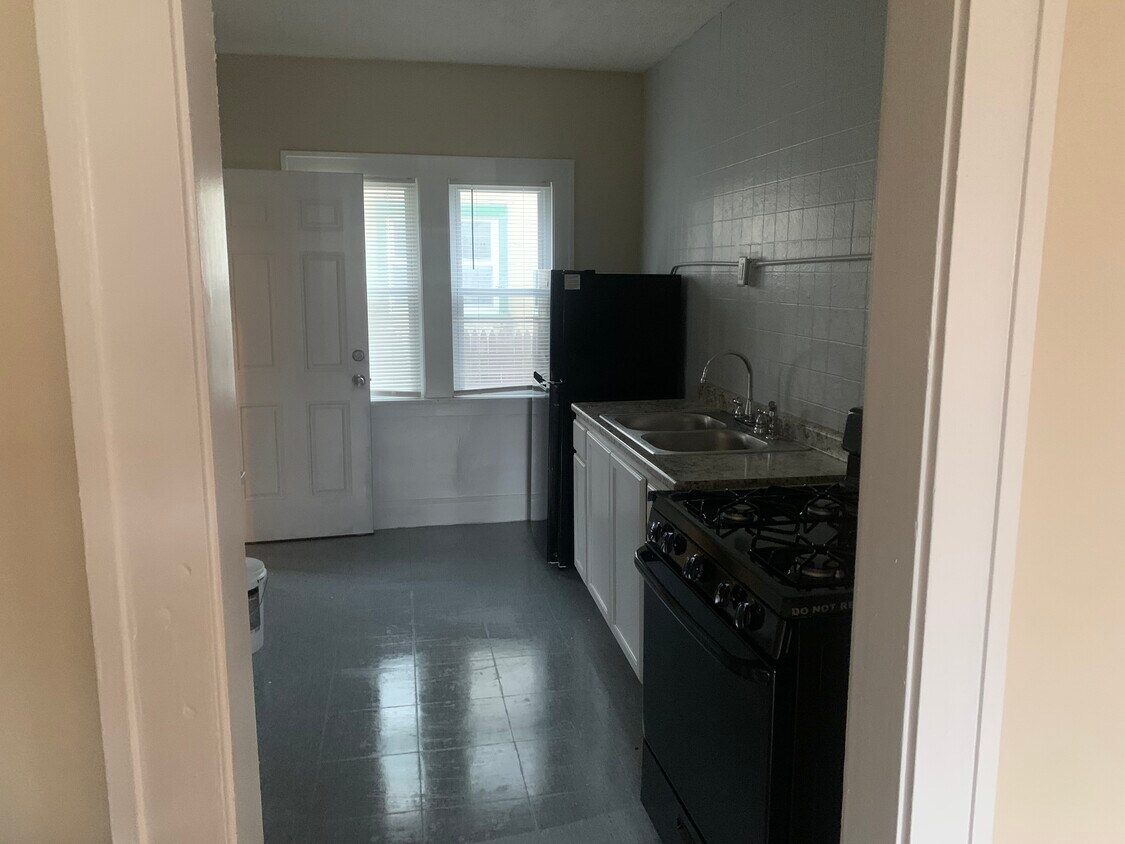 Kitchen - 1623 Parmele St