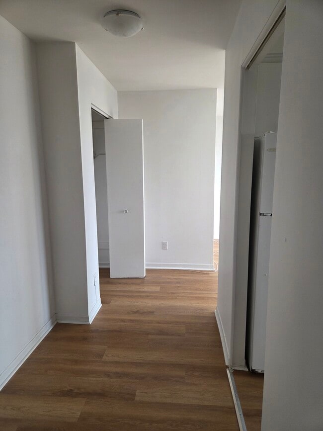 Building Photo - 250 Boul Alexis-Nihon