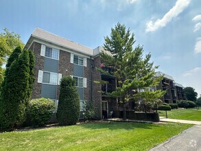 Building Photo - 1503 N Windsor Dr