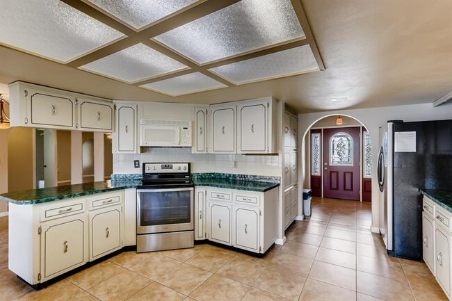 Building Photo - 527 Wayfarer Dr, Tarpon Springs, FL, 34689