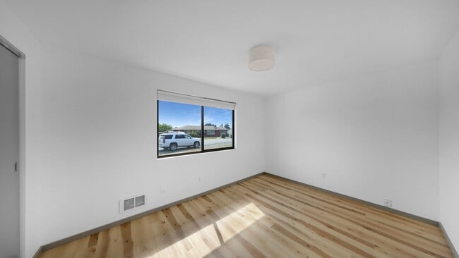 Building Photo - 3 Bed 1 Bath - Remodeled - Carport - NAS W...