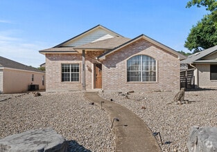Building Photo - 2214 Olympia Dr