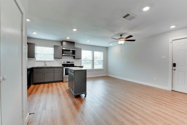 Building Photo - 8635 Sunderland Rd