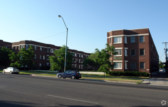 Foto del edificio - Broadway Apartments